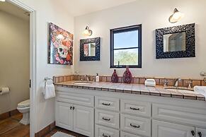 Villa del Gallo by Avantstay Luxury Group Retreat Pool Putting Green