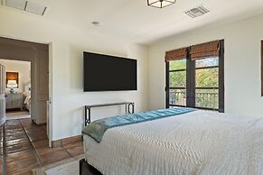 Villa del Gallo by Avantstay Luxury Group Retreat Pool Putting Green