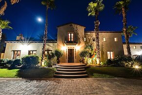 Villa del Gallo by Avantstay Luxury Group Retreat Pool Putting Green