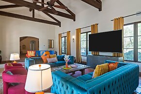 Villa del Gallo by Avantstay Luxury Group Retreat Pool Putting Green