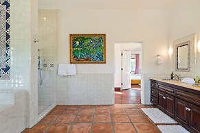 Villa del Gallo by Avantstay Luxury Group Retreat Pool Putting Green