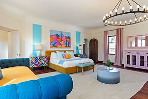 Villa del Gallo by Avantstay Luxury Group Retreat Pool Putting Green