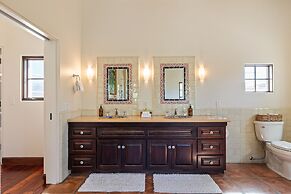 Villa del Gallo by Avantstay Luxury Group Retreat Pool Putting Green