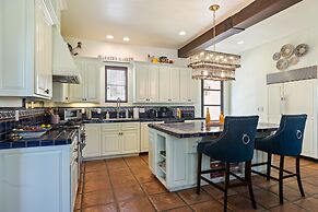 Villa del Gallo by Avantstay Luxury Group Retreat Pool Putting Green