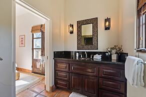 Villa del Gallo by Avantstay Luxury Group Retreat Pool Putting Green