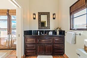 Villa del Gallo by Avantstay Luxury Group Retreat Pool Putting Green