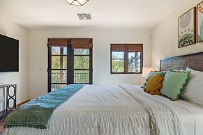 Villa del Gallo by Avantstay Luxury Group Retreat Pool Putting Green