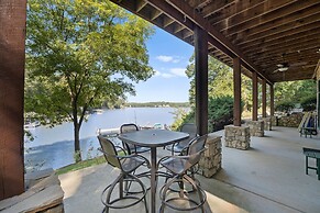 Mi Casa Su Casa by Avantstay Lakefront Escape