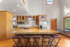 Mi Casa Su Casa by Avantstay Lakefront Escape