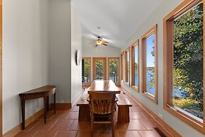 Mi Casa Su Casa by Avantstay Lakefront Escape