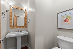 Mi Casa Su Casa by Avantstay Lakefront Escape