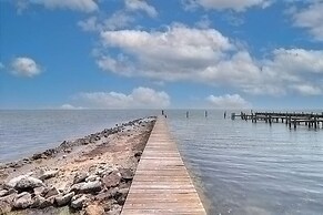 Fins and Feathers by Avantstay Waterfront Dock