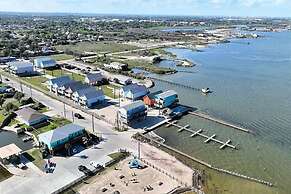 Fins and Feathers by Avantstay Waterfront Dock