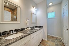 Keeper Red by Avantstay Pool Private Boat Dock