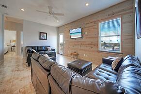 Keeper Red by Avantstay Pool Private Boat Dock