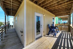 Keeper Red by Avantstay Pool Private Boat Dock