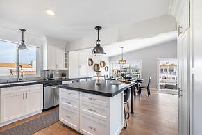 Ocean Breeze Buyout by Avantstay Steps to Beach