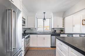 Ocean Breeze Buyout by Avantstay Steps to Beach