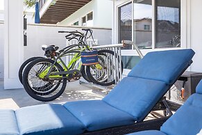 Ocean Breeze Buyout by Avantstay Steps to Beach