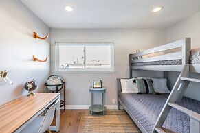 Ocean Breeze Buyout by Avantstay Steps to Beach