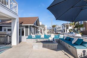 Ocean Breeze Buyout by Avantstay Steps to Beach