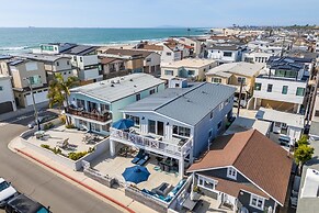 Ocean Breeze Buyout by Avantstay Steps to Beach