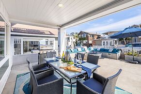 Ocean Breeze Buyout by Avantstay Steps to Beach