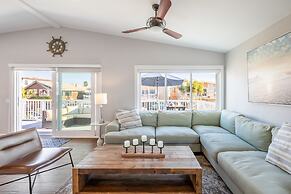 Ocean Breeze Buyout by Avantstay Steps to Beach