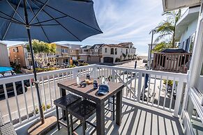 Ocean Breeze Buyout by Avantstay Steps to Beach