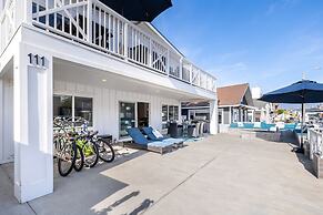 Ocean Breeze Buyout by Avantstay Steps to Beach