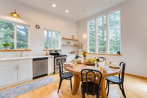 Buttercup Bay Hideaway by Avantstay Cozy Escape w Fire Pit Walk to Bea