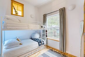 Buttercup Bay Hideaway by Avantstay Cozy Escape w Fire Pit Walk to Bea