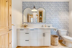 Buttercup Bay Hideaway by Avantstay Cozy Escape w Fire Pit Walk to Bea