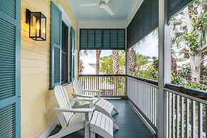 Destin Dream by Avantstay 2-story Home Walk to Beach Hot Tub Golf Cart
