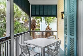 Destin Dream by Avantstay 2-story Home Walk to Beach Hot Tub Golf Cart