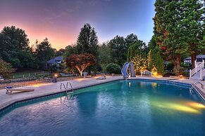 Sip Sip Away by Avantstay Pool Hot Tub