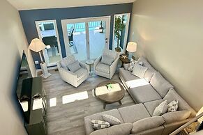 Sip Sip Away by Avantstay Pool Hot Tub