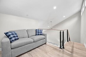 Sip Sip Away by Avantstay Pool Hot Tub