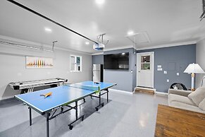 Sip Sip Away by Avantstay Pool Hot Tub