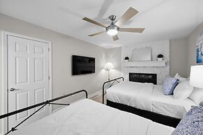 Sip Sip Away by Avantstay Pool Hot Tub