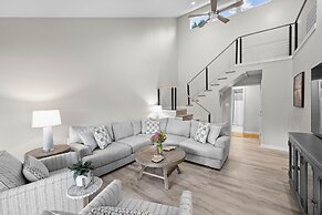 Sip Sip Away by Avantstay Pool Hot Tub