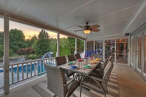 Sip Sip Away by Avantstay Pool Hot Tub