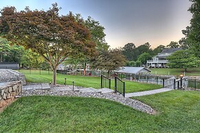 Sip Sip Away by Avantstay Pool Hot Tub