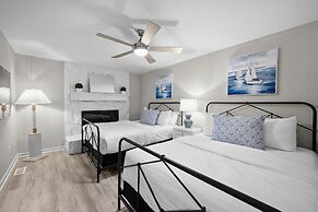 Sip Sip Away by Avantstay Pool Hot Tub