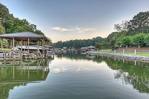 Sip Sip Away by Avantstay Pool Hot Tub