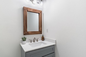 Dolphin Days by Avantstay Pool 0 2mi to Beach