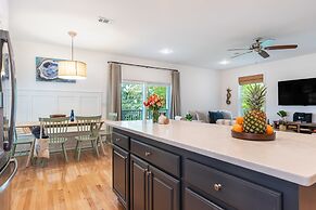 Dolphin Days by Avantstay Pool 0 2mi to Beach