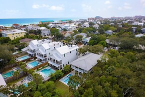 Dolphin Days by Avantstay Pool 0 2mi to Beach