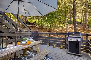 A-frame Retreat by Avantstay Modern Interiors 2 Decks Views