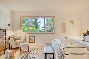 A-frame Retreat by Avantstay Modern Interiors 2 Decks Views